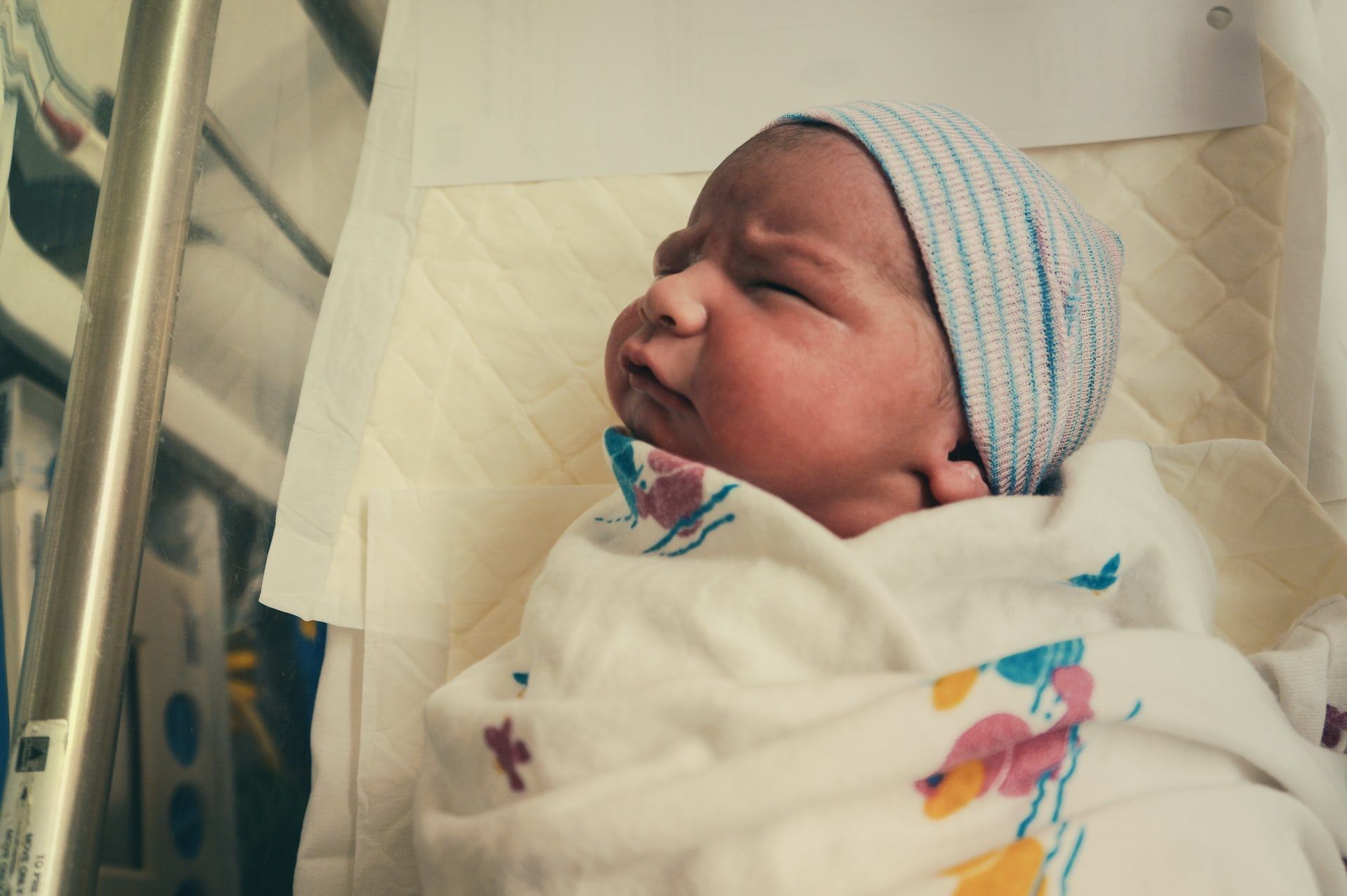 gabriel tovar newborn baby unsplash