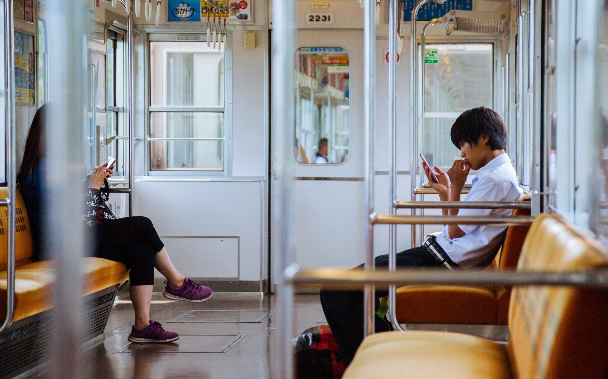 smartphones train scaled