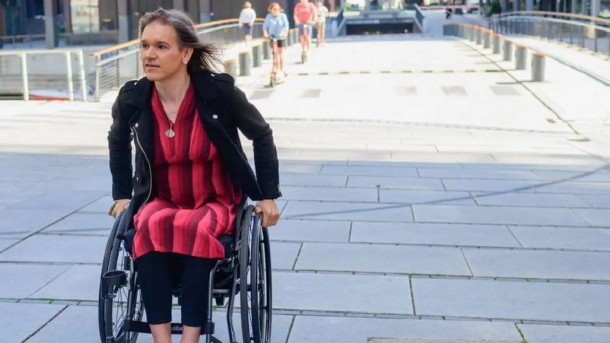 Transable Man Identifies as a Disabled Woman - The Daily Declaration
