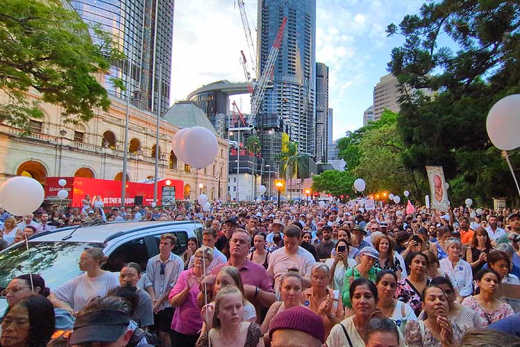 baby-samuel-rally-crowd
