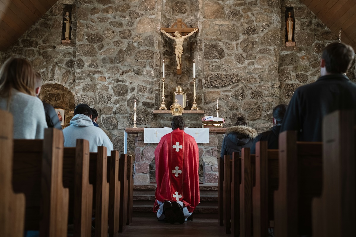 Irish Catholics return to Mass
